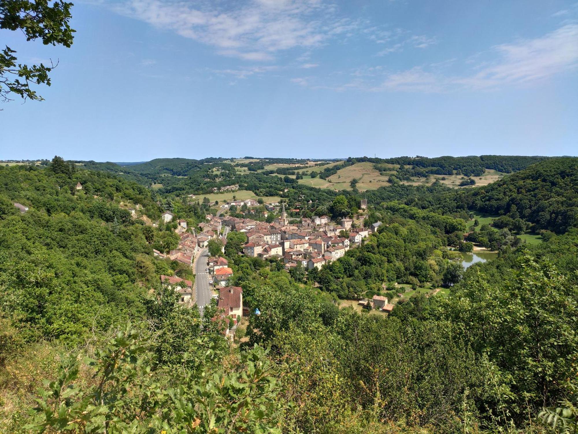 Village De *